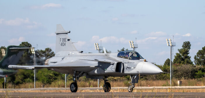 Brazilian Pilots of 1° GDA Conduct First BVR Combat Training with F-39E Gripen